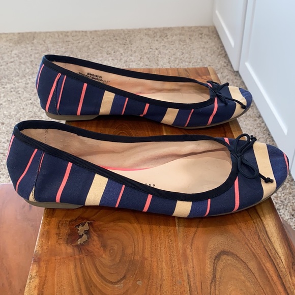 ***SOLD*** Gap ballet flats - Picture 4 of 14